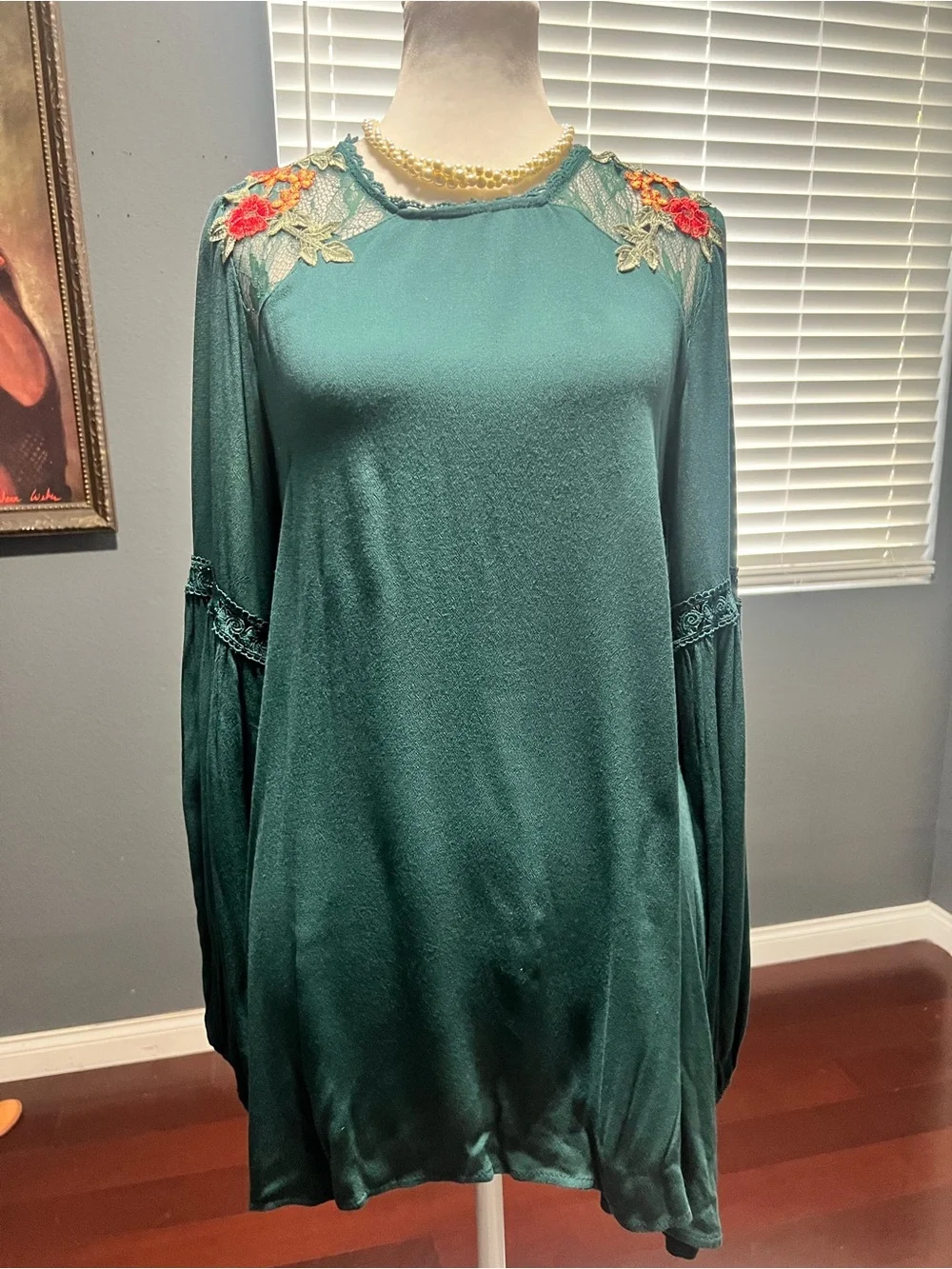 EUC Umgee Green Lace-Accent Long Sleeve Dress. Size Small